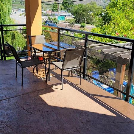 Sahara Suites Osoyoos Exterior photo