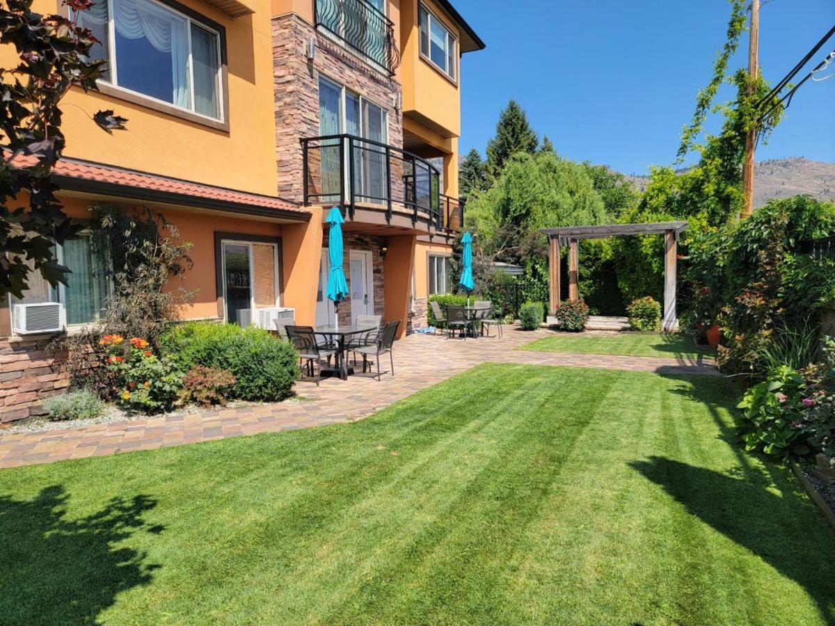 Sahara Suites Osoyoos Exterior photo