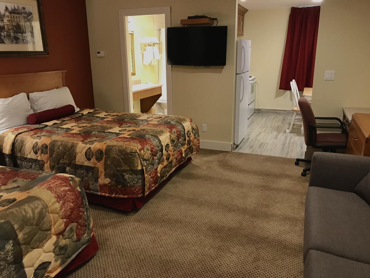 Sahara Suites Osoyoos Exterior photo