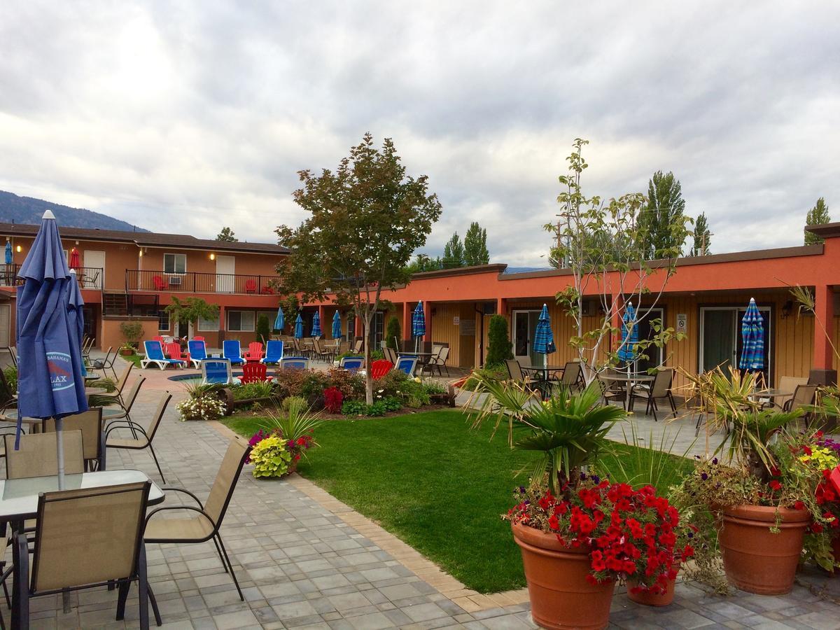Sahara Suites Osoyoos Exterior photo